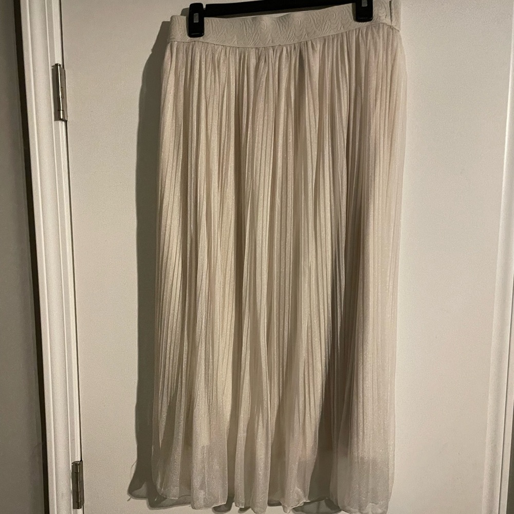 3/$17 Metro Wear Cream Skirt